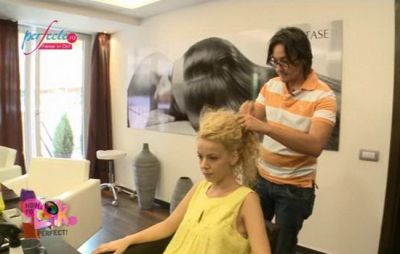 Ramona Hanganu si Adi Perjovschi iti arata o coafura super simpla pentru par cret VIDEO
