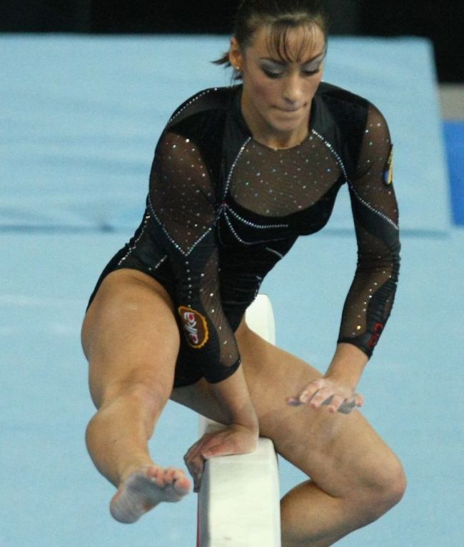 sandra-izbasa-a-luat-aur-la-sarituri-catalina-ponor-si-larisa-iordache-se-pregatesc-pentru-finalele-la_2_size1.jpg