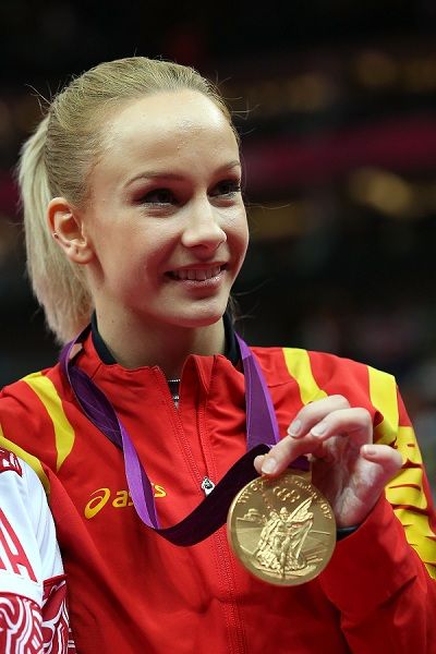 olimpiada-2012-sandra-izbasa-a-cucerit-medalia-de-aur-la-sarituri-declaratia-nadiei-comaneci-despre-succesul_1_size1.jpg