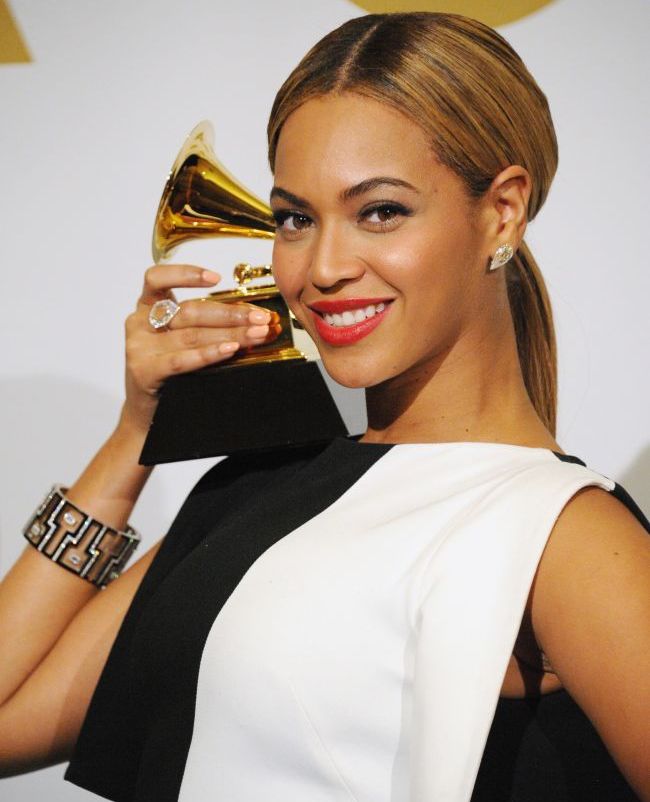 Prima imagine din fata cu Blue Ivy, fetita lui Beyonce. Cu cine crezi ca seamana micuta?