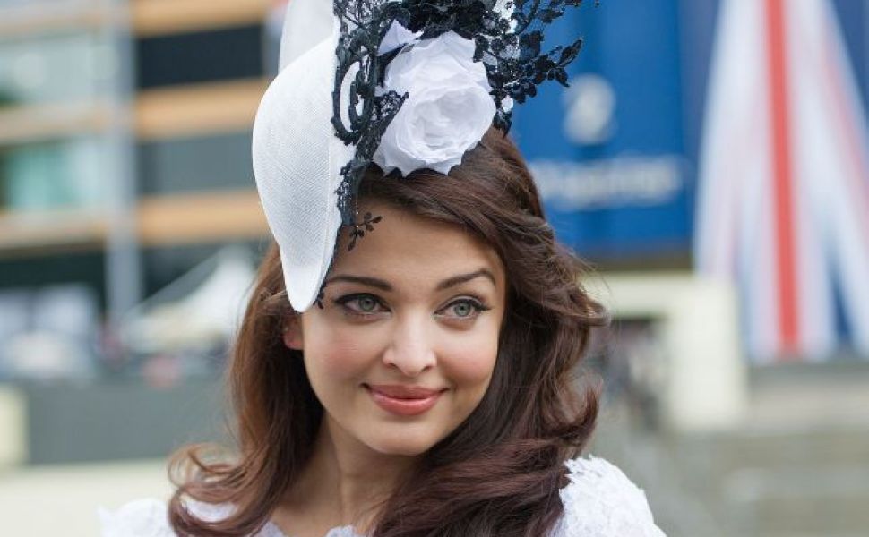 Aishwarya Rai a eclipsat familia regala la celebra cursa de cai Royal Ascot, eveniment la care sunt etalate cele mai extravagante palarii