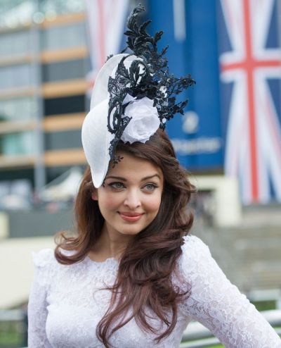 Aishwarya Rai a eclipsat familia regala la celebra cursa de cai Royal Ascot, eveniment la care sunt etalate cele mai extravagante palarii