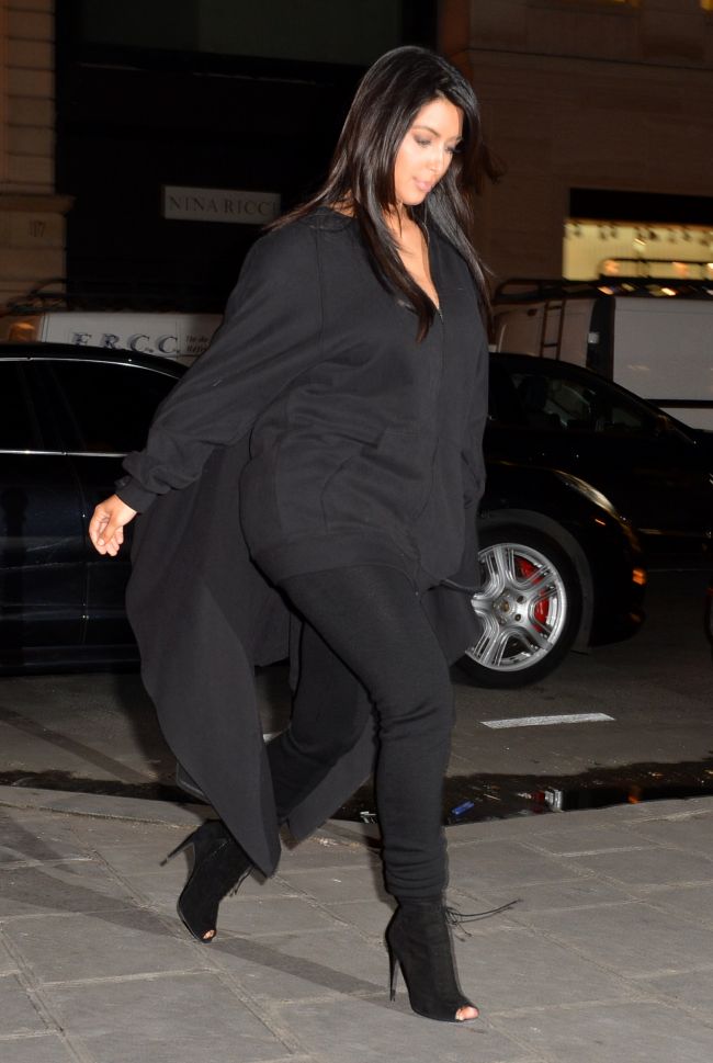 Adevaratul motiv pentru care n-au aparut inca imagini cu North West. Ce secret ascunde Kim Kardashian