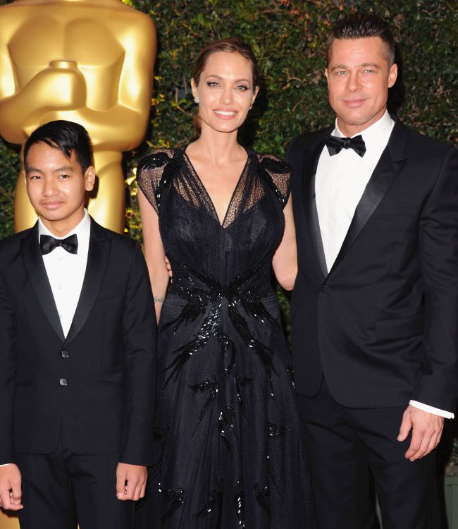 Angelina Jolie Si Gemenii Ei La Cumparaturi Cum Arata Doi Dintre Cei 