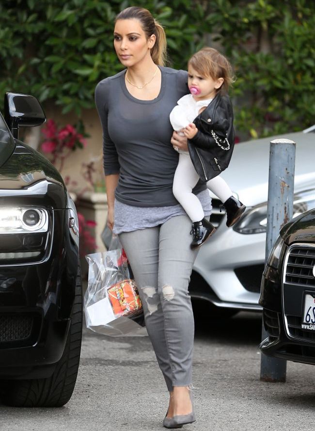North West la 6 luni. Cum arata acum fetita lui Kim Kardashian si a lui Kanye West, intr-o imagine de 1 milion de like-uri