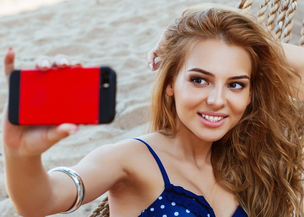 9 Trucuri De Machiaj Care Te Ajuta Sa Iesi Mai Bine In Poze Fara Sa 