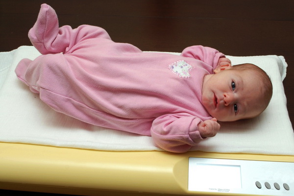 Scaderea in greutate dupa nastere a nou-nascutului