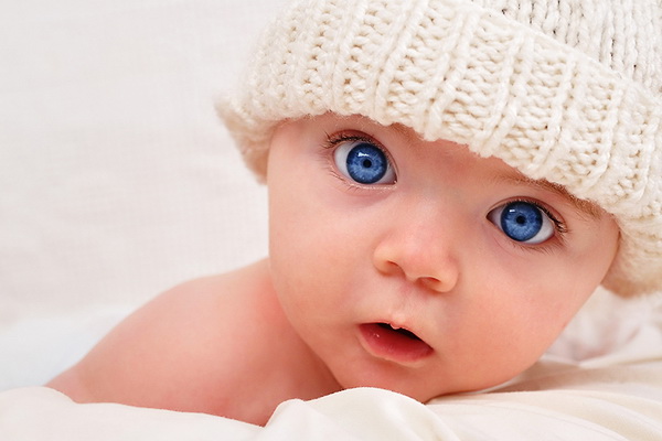 bebelus-ochi-albastri.jpg