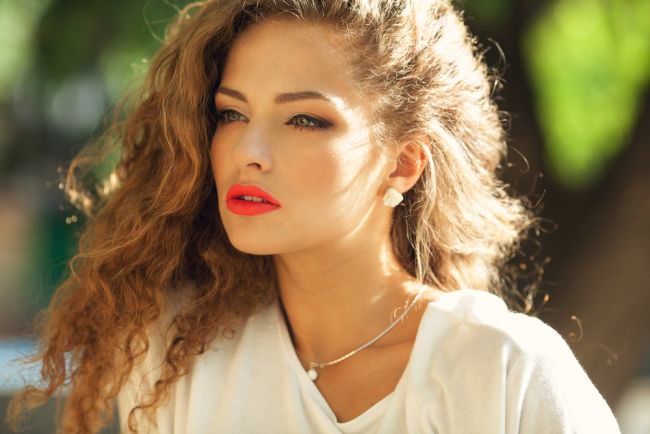 Cum sa ii oferi parului tau mai mult volum. Trucuri simple si de efect, perfecte pentru perioada verii Cum sa ii oferi parului tau mai mult volum. Trucuri simple si de efect, perfecte pentru perioada verii