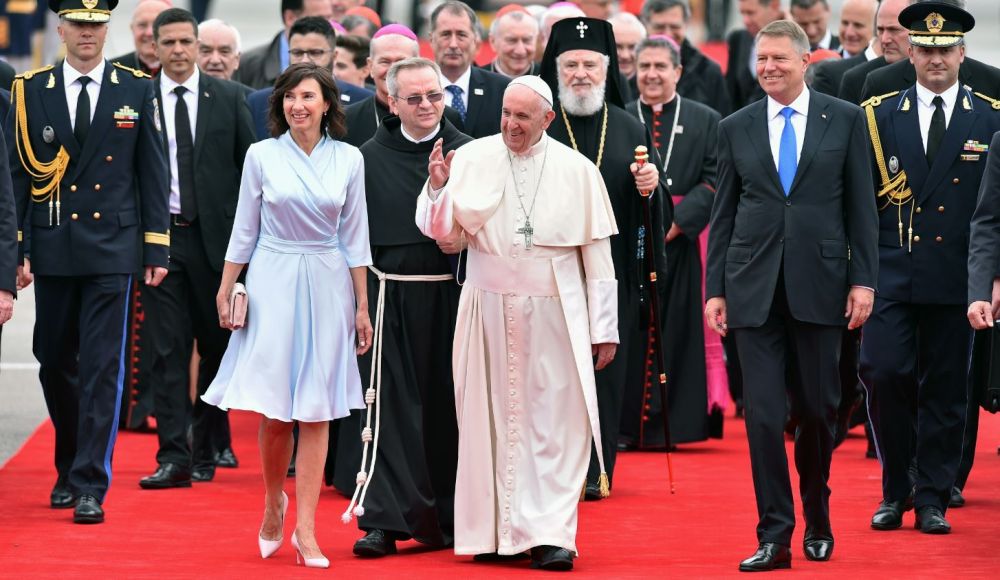 Carmen Iohannis și Papa Francisc. FOTO: Agerpres