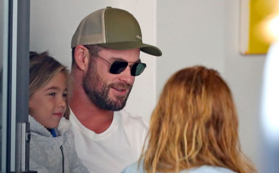 Chris Hemsworth Interceptor Chris Hemsworth, surprins alături de copii într-o cafenea din Sydney