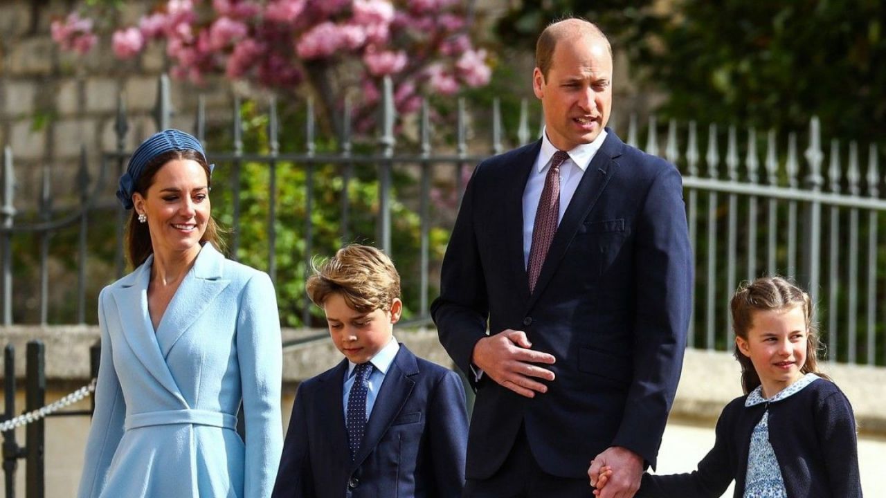 Kate Middleton alături de soțul ei, Prințul William, de mână cu fiul și fiica.